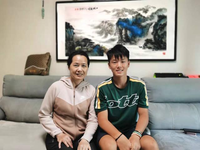 huatihui-李翰文妈妈：普通人家孩子走到今天很不易也很感恩
