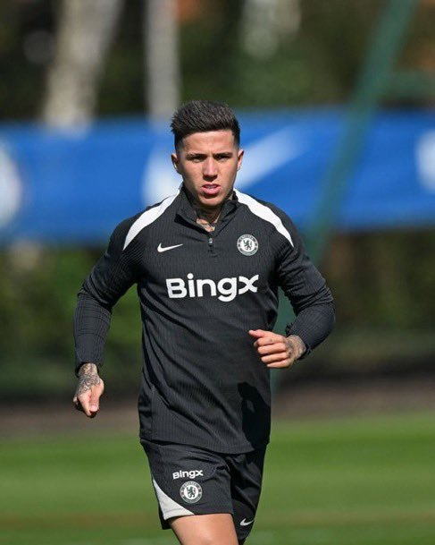 hth-罗西尼尔向恩佐伸出橄榄枝，球员仍随一线队训练|处罚|领袖|迹象|之后_新浪体育_新浪新闻